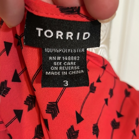 Torrid flowy sleeveless blouse, size 3 - Picture 3 of 3